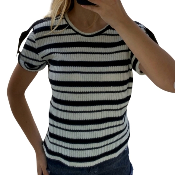 Zara Tops - ZARA KNIT BLACK AND WHITE TSHIRT